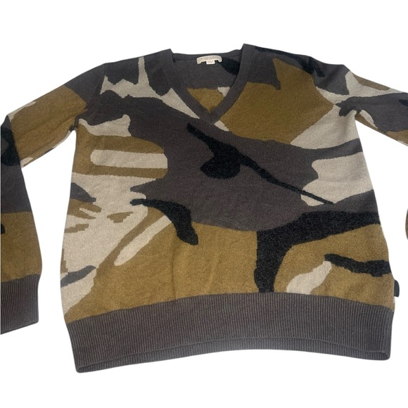 {Burberry 100% Cashmere Camouflage V-Neck Sweater Small Luxury Green Black} - Picture 2 of 16